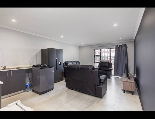 3 BEDROOM APARTMENT TO LET IN PARKLANDS